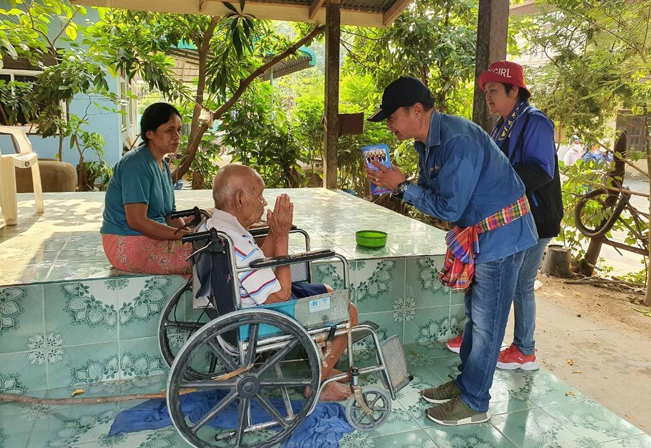 โค้งสุดท้าย “นายกหนุ่ย” ผู้สมัครนายกเทศมนตรีตำบลศรีสตึก ลุยหาเสียง ขอคะแนน ปชช.