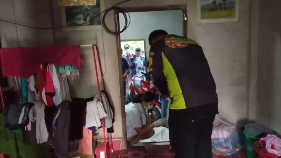 2 โจรบุกงัดประตูร้านชำฆ่ารัดคอแม่เฒ่าวัย 74 ปี ตายสยองคาบ้าน ได้แค่มือถือ2 เครื่อง