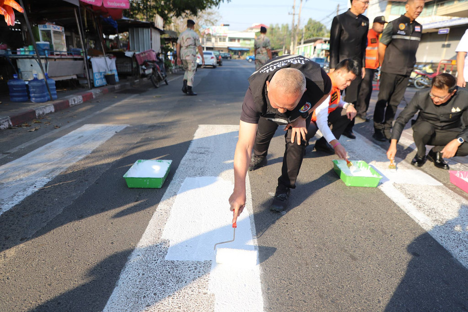 หยุดให้คนข้าม! ยโสธร จับแปรงทาสีทางม้าลาย สร้างความปลอดภัยผู้ใช้ถนน เน้นลดเร็ว-ลดเสี่ยง