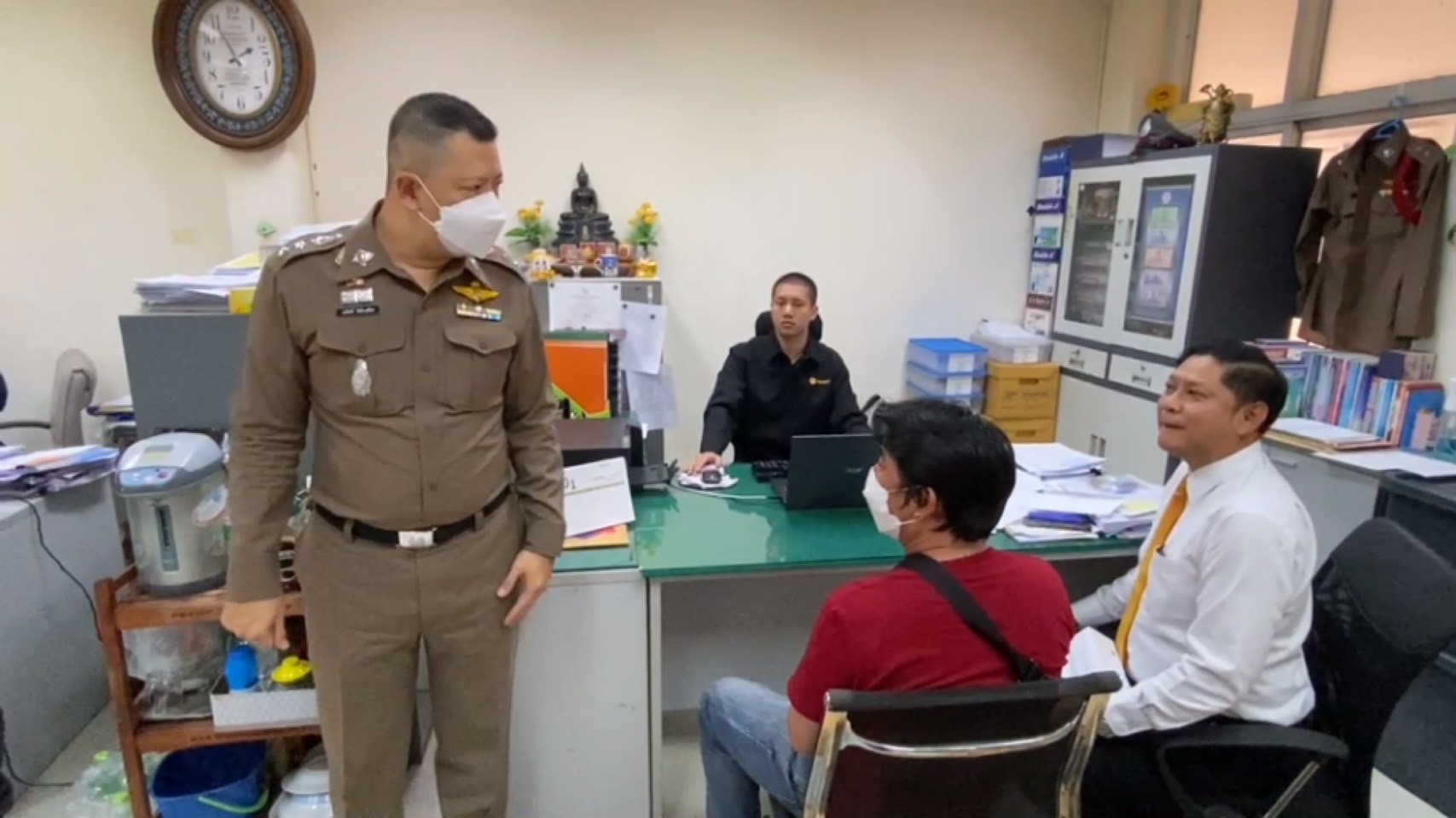  ผกก.สภ.ปากเกร็ด เรียกคู่กรณีลูกน้องนักการเมืองชื่อดังสอบปากคำพรุ่งนี้ปมไรเดอร์หนุ่มถูกรุมทำร้ายหน้าลานจอดรถสถานบันเทิงชื่อดัง 