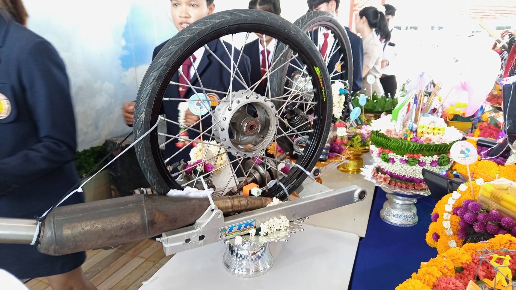 ตะลึง!นักศึกษาวิทยาลัยเทคนิคตราด จัดพานไหว้ครู ไอเดียสุดครีเอท