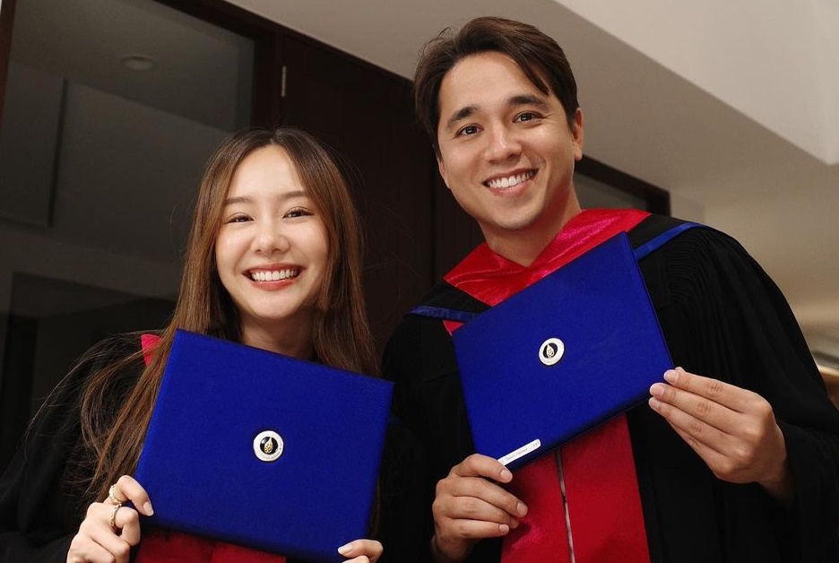 "เต้ย-อเล็กซ์" ร่วมเฟรมฉลองเรียนจบปริญญาโท 