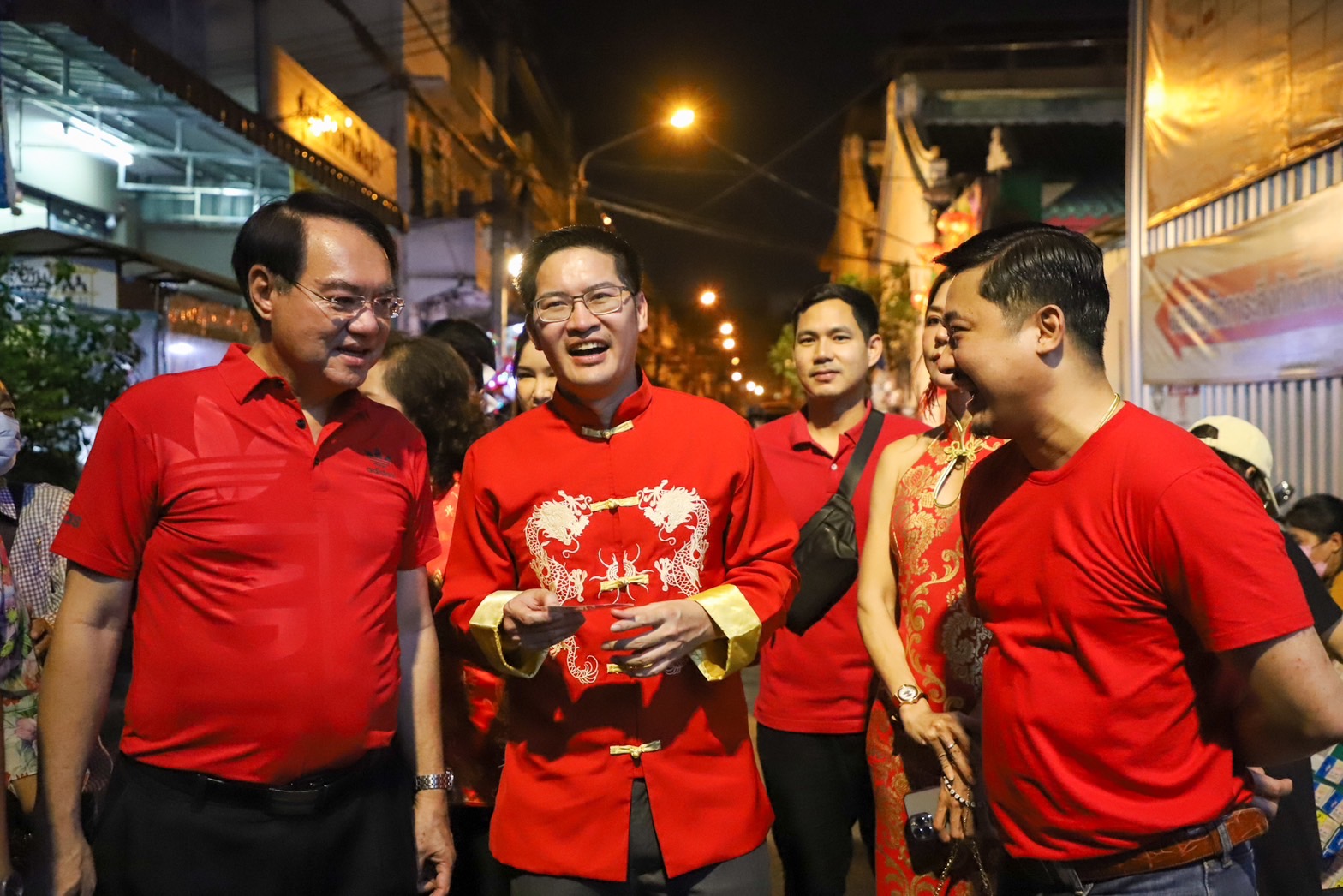 ‘ไทยศรีวิไลย์’ ลงพื้นที่ย่านเยาวราช “พี่เต้”ประกาศใช้หนึ่งปาก-สองเท้าเดินเข้าหาปชช.