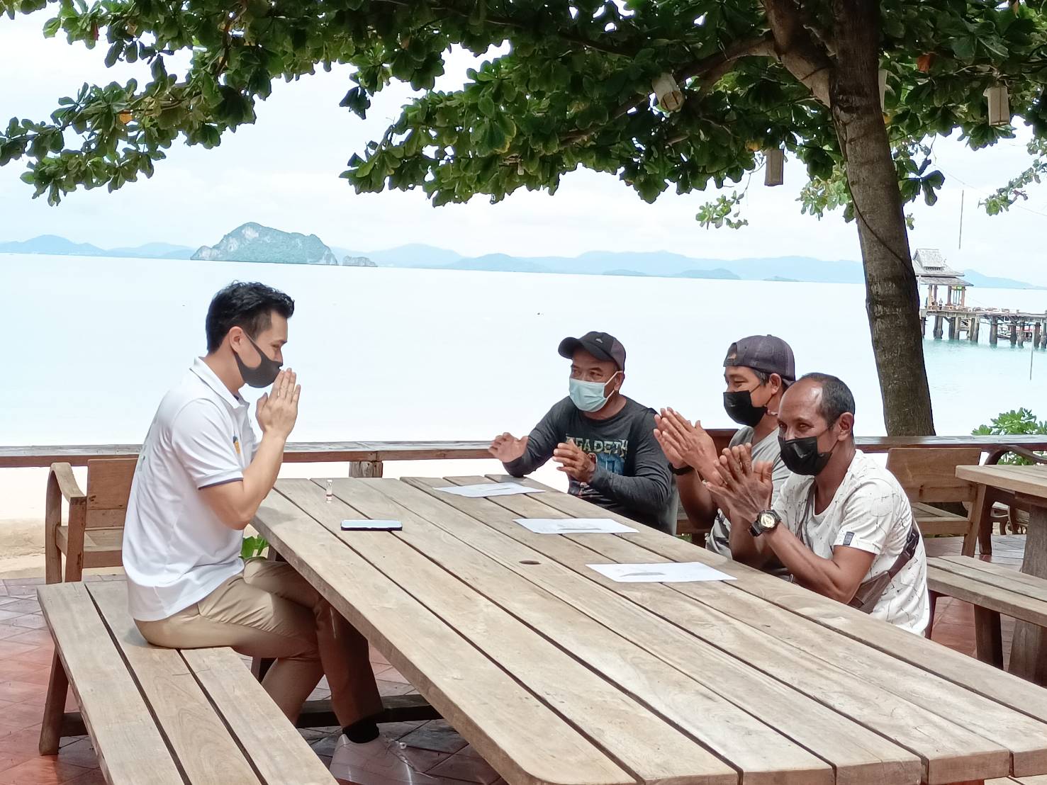 สภาอุตสาหกรรมการท่องเที่ยวลงพื้นเกาะยาวช่วยผู้ประกอบรายย่อยทำมาตรฐาน SHA และ SHA+ รับเปิดการท่องเที่ยวแบบ 7+7