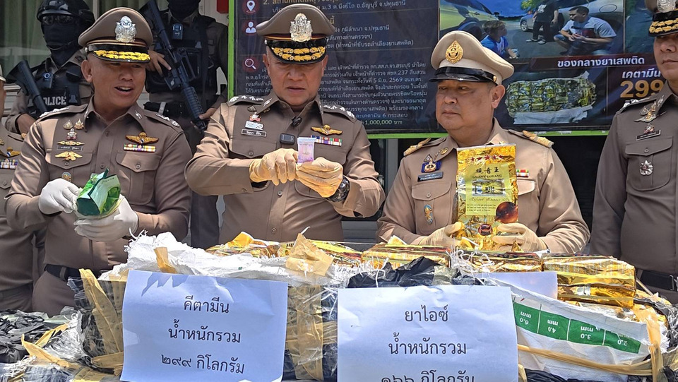 ภ.1 สนธิกำลังทลายแก๊ง “หนุ่มโน้ต ป.หางยาว” ยึดยาไอซ์–เคตามีนเกือบ 500 กก. มูลค่ากว่า 100 ล้าน     