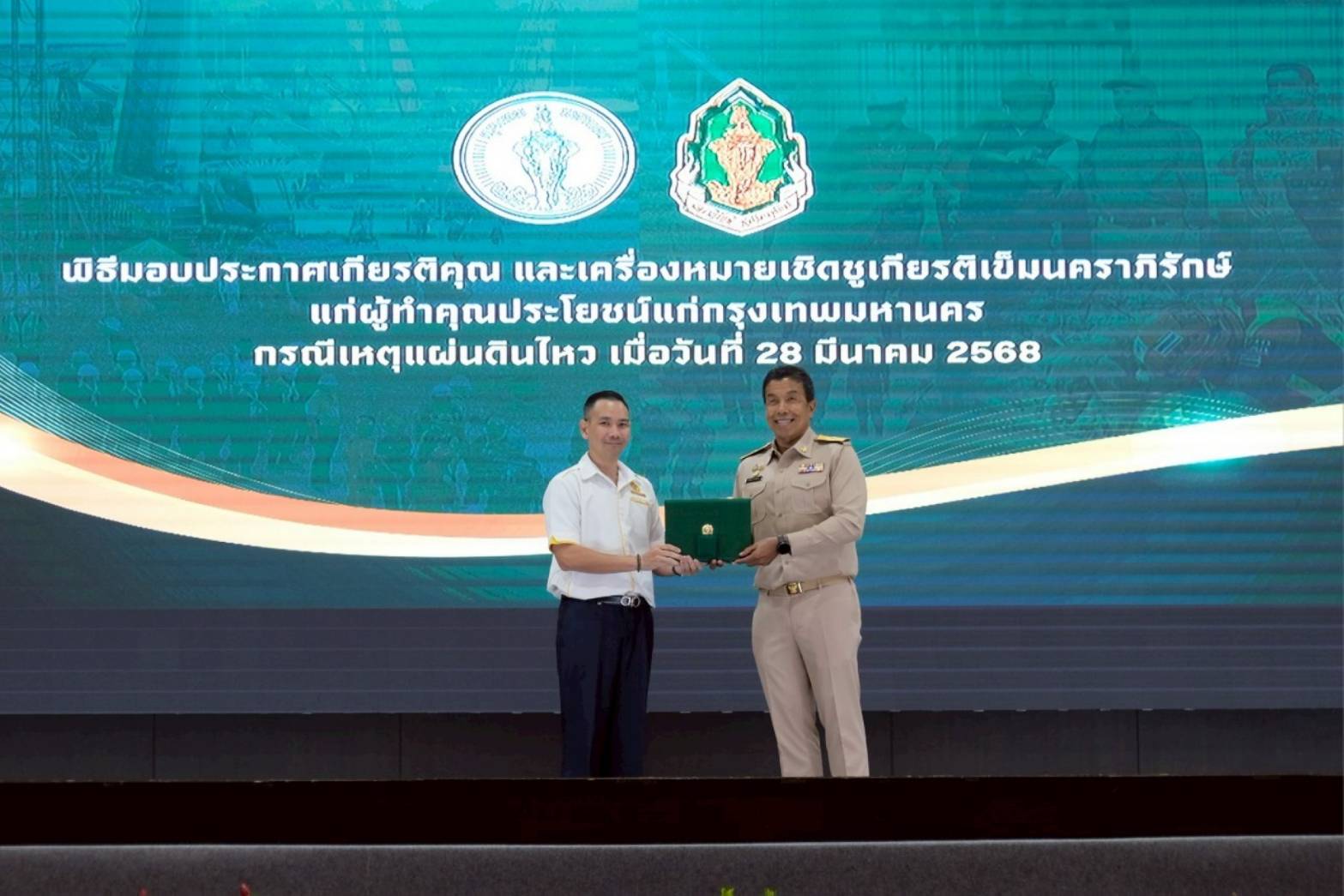 มิสเตอร์. ดี.ไอ.วาย. รับรางวัล “นคราภิรักษ์” จากกทม. สนับสนุนช่วยเหลือและค้นหาผู้ประสบภัยแผ่นดินไหว