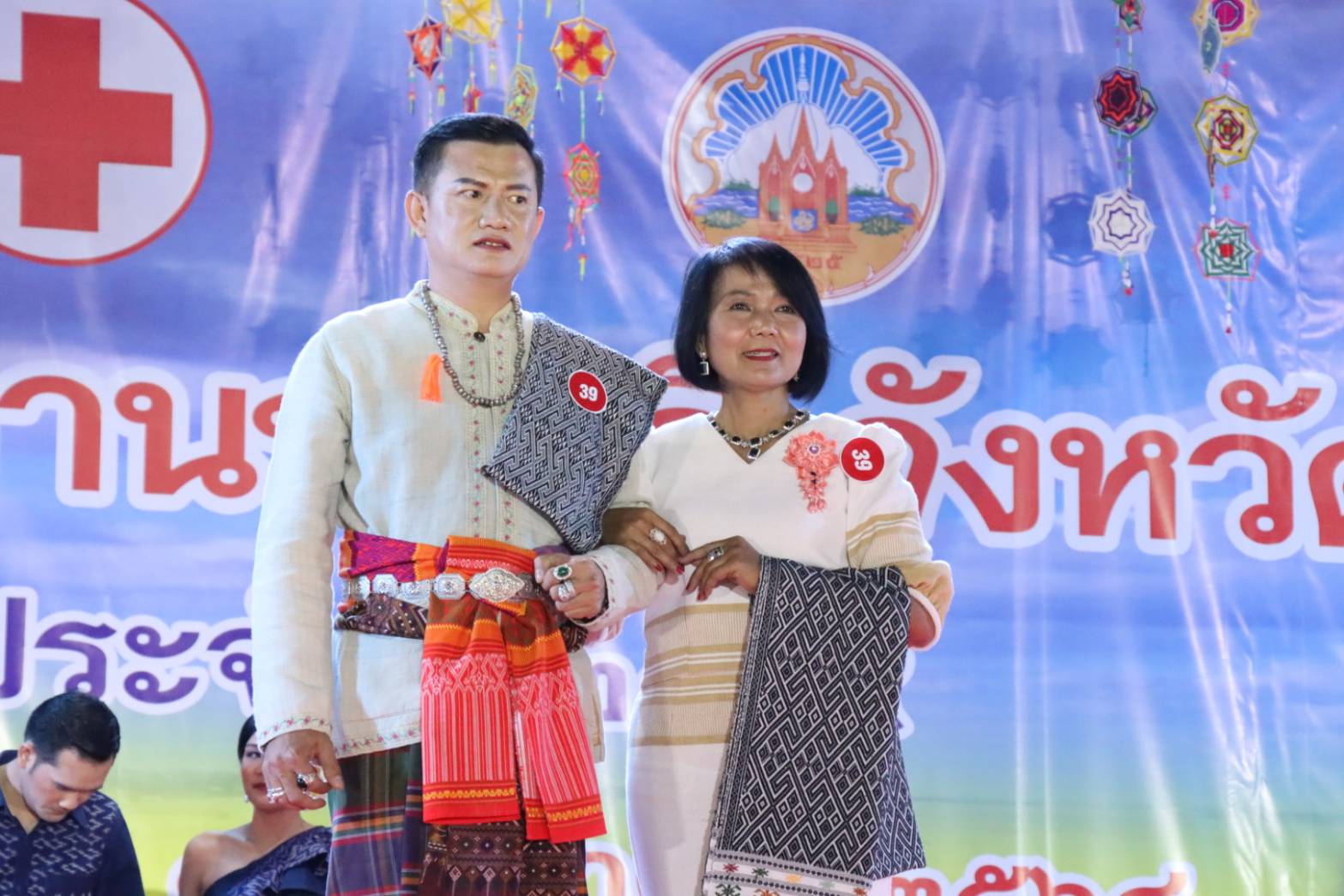 มุกดาหาร จัดเดินแบบผ้าไหม ผ้าพื้นเมือง ในงานกาชาดและงานของดีจังหวัด