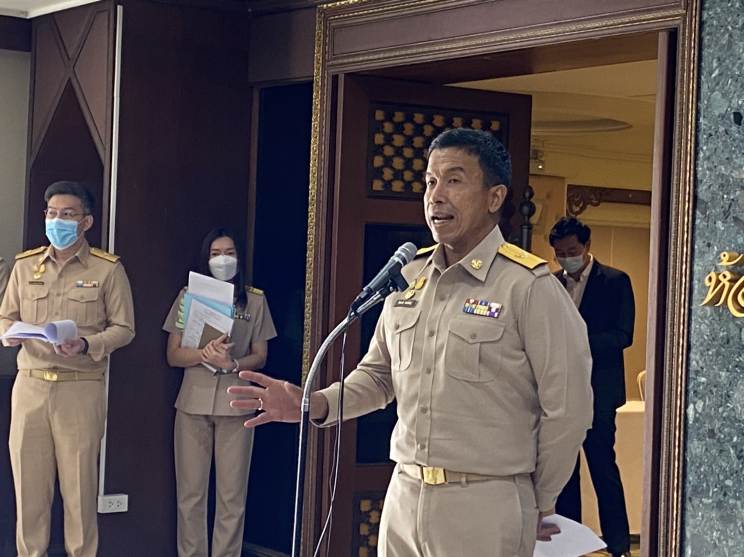 "ชัชชาติ" วอนอย่าโยงการเมืองม็อบเอเปคลานคนเมือง ชี้ กทม.บริการทุกคนอย่างเท่าเทียม