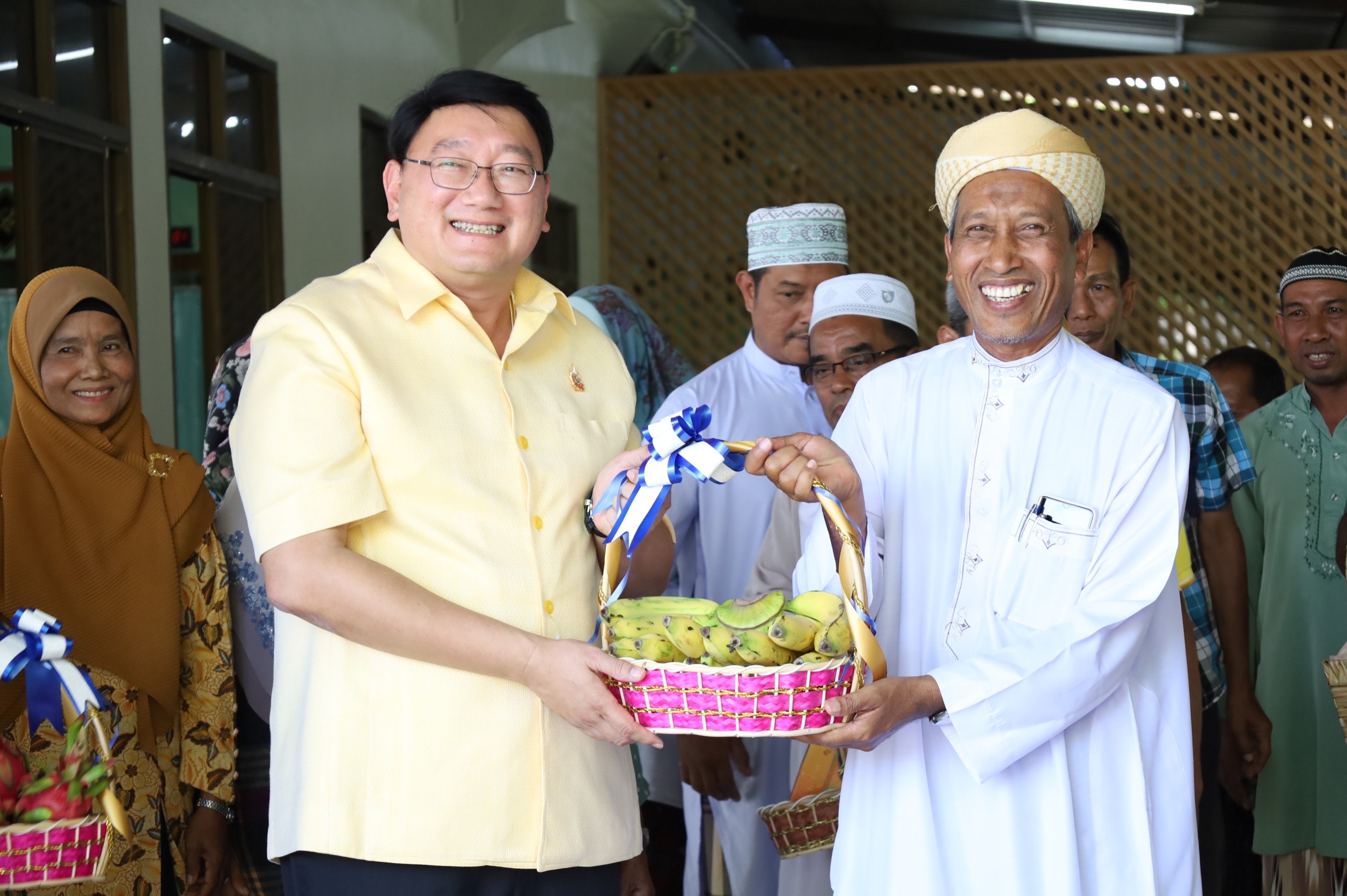 พ่อเมืองสตูล  ลงพื้นที่เยี่ยมเยียนผู้นำศาสนาและส่งมอบอินทผาลัมในการละศีลอดให้มัสยิดอำเภอเมืองและควนโดน 