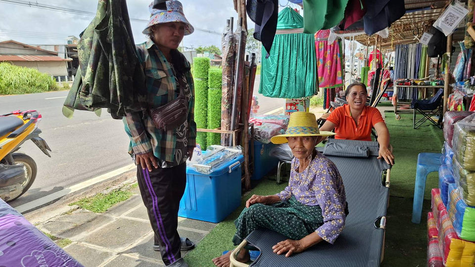 พ่อค้าแม่ค้าช่องจอมโอดตลาดซบเซากว่า 1 ปี ชวนคนไทยเที่ยว-ช้อปของถูก ฝ่าวิกฤตข่าวชายแดน