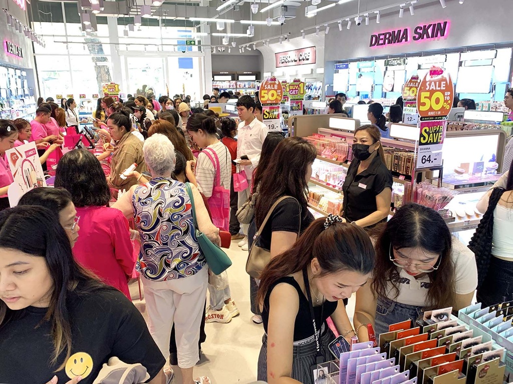 ‘EVEANDBOY’ บุกตลาดหัวหิน ลูกค้าสายบิวตี้ตอบรับแน่นห้างบลูพอร์ต