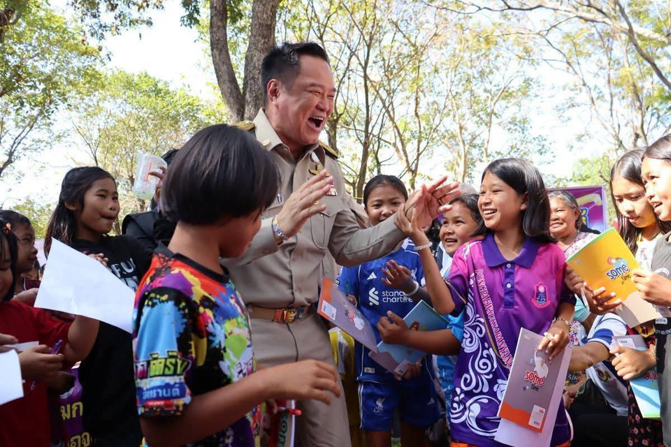 “นายกฯอนุทิน” ลงพื้นที่สุรินทร์ ให้กำลังใจผู้อพยพ เหตุความไม่สงบชายแดนไทย-กัมพูชา