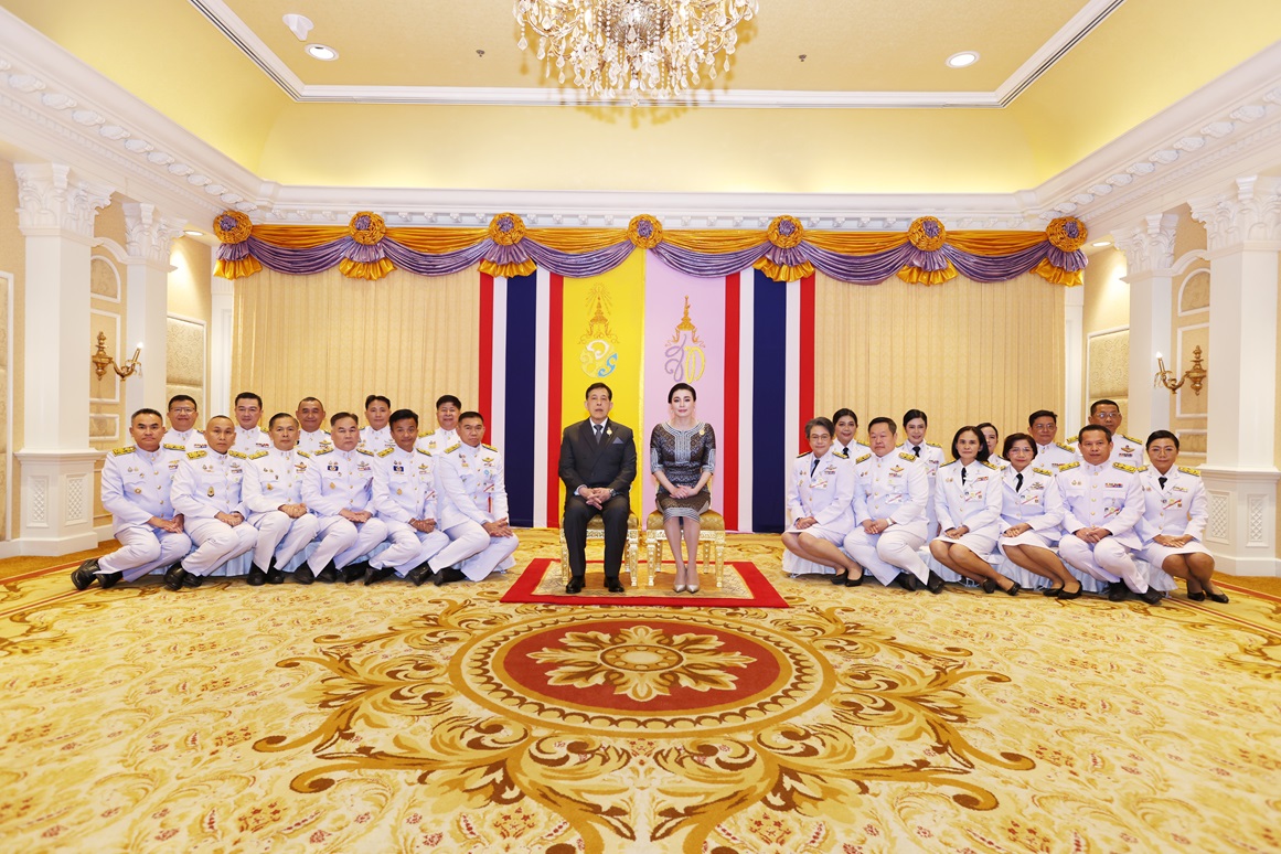 ในหลวงและพระราชินีพระราชทานพระบรมราชวโรกาสให้ผู้บริหารกลุ่มบีเจซี-บิ๊กซีและคณะเข้าเฝ้าฯถวายพระพรชัยมงคล
