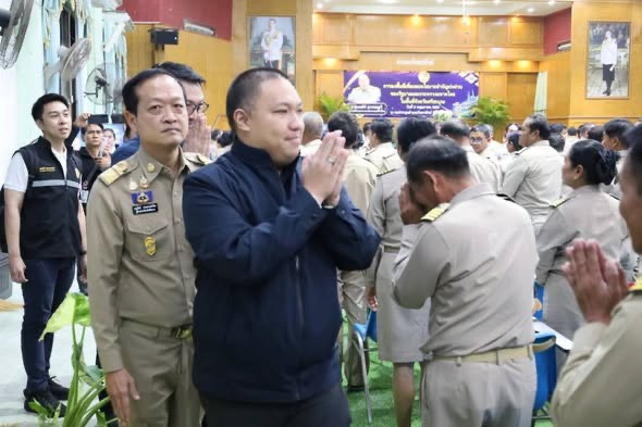 รมช.มหาดไทย ลงพื้นที่ศรีสะเกษกระตุ้นเศรษฐกิจไทย รับมือวิกฤตพลังงานและหารือโครงการพลังงานแสงอาทิตย์