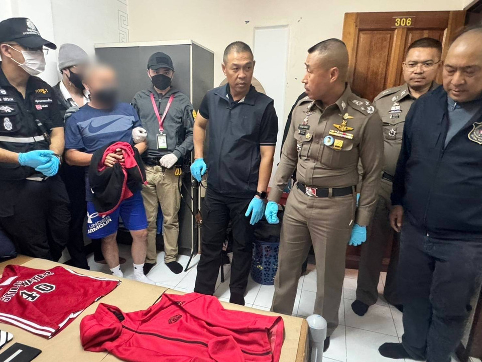 ปส.คุมตัวฝากขัง! "ชายฮู้ดน้ำเงิน-หนุ่มพะเยา" คดีพัสดุซุกเฮโรอีน ส่งให้ "แอร์มินา" หิ้วไปออสเตรเลีย ส่ายหน้าปฏิเสธทุกคำถาม