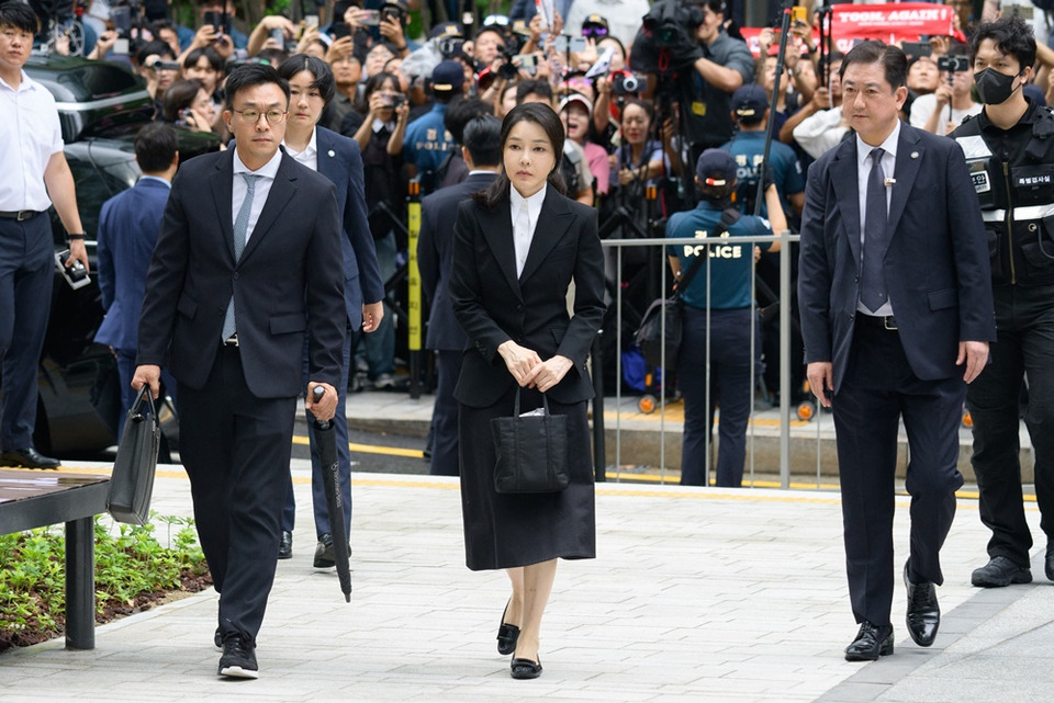 ศาลเกาหลีใต้สั่งจำคุก - ยึดทรัพย์ "คิม กอนฮี" อดีตสุภาพสตรี หมายเลข1 ฐานคอร์รัปชัน 