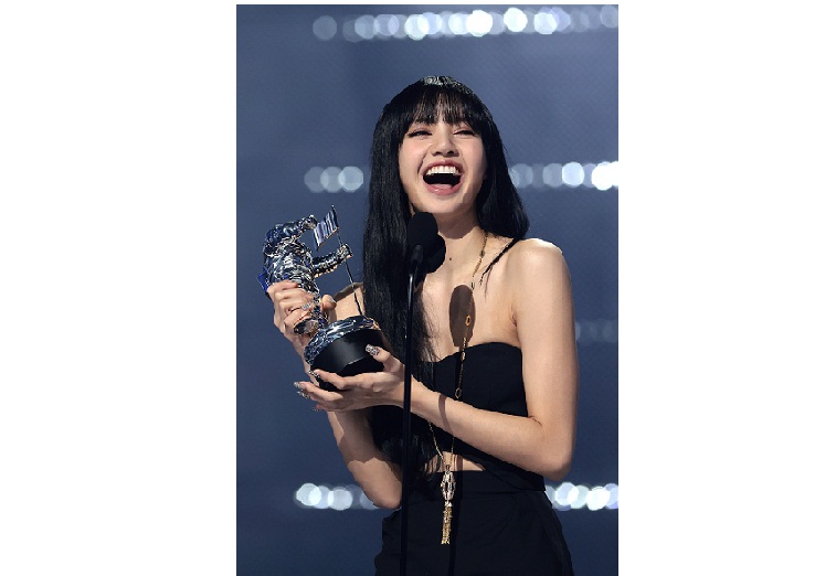 “ลิซ่า แบล็กพิงก์” กระหึ่มบนเวที “เอ็มทีวี วิดีโอ มิวสิก อวอร์ด” - คว้ารางวัล “เบสท์ เค-ป๊อป” ประจำปีนี้