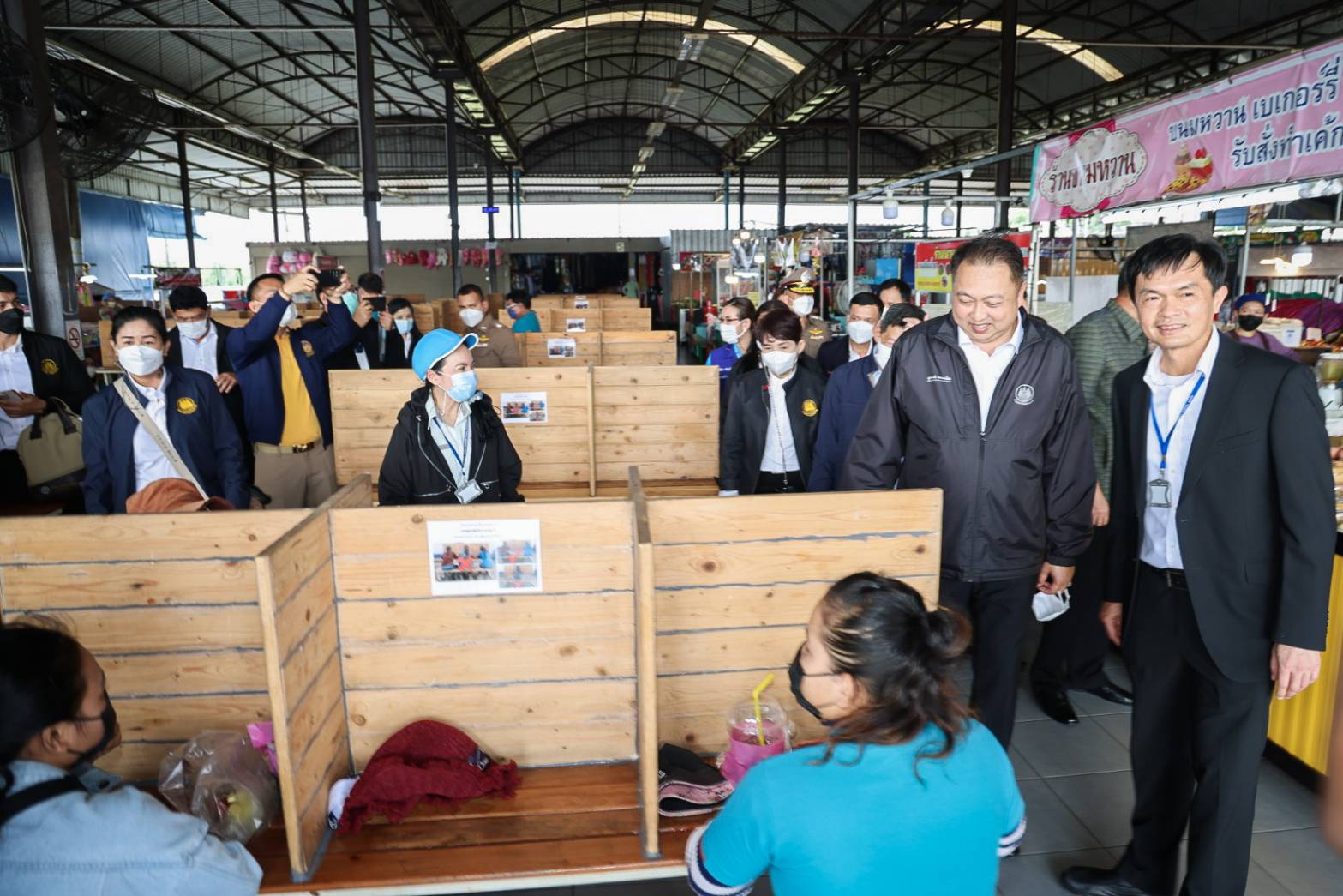 "รมว.แรงงาน" ตรวจเยี่ยมรง.แปรรูปเนื้อสัตว์ ชูสถานประกอบการจ้างแรงงานต่างด้าวถูกกฎหมาย ดูแลสิทธิ - สวัสดิการเท่าเทียม 