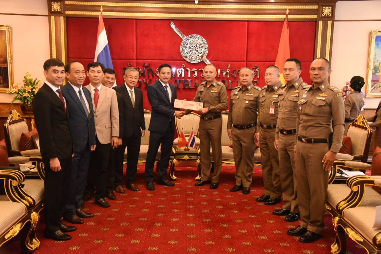 “รอง ผบ.ตร.”จับมือ“บิ๊กตร.เวียดนาม” ร่วมมือป้องกันปราบปรามอาชญากรรมทางเทคโนโลยี 