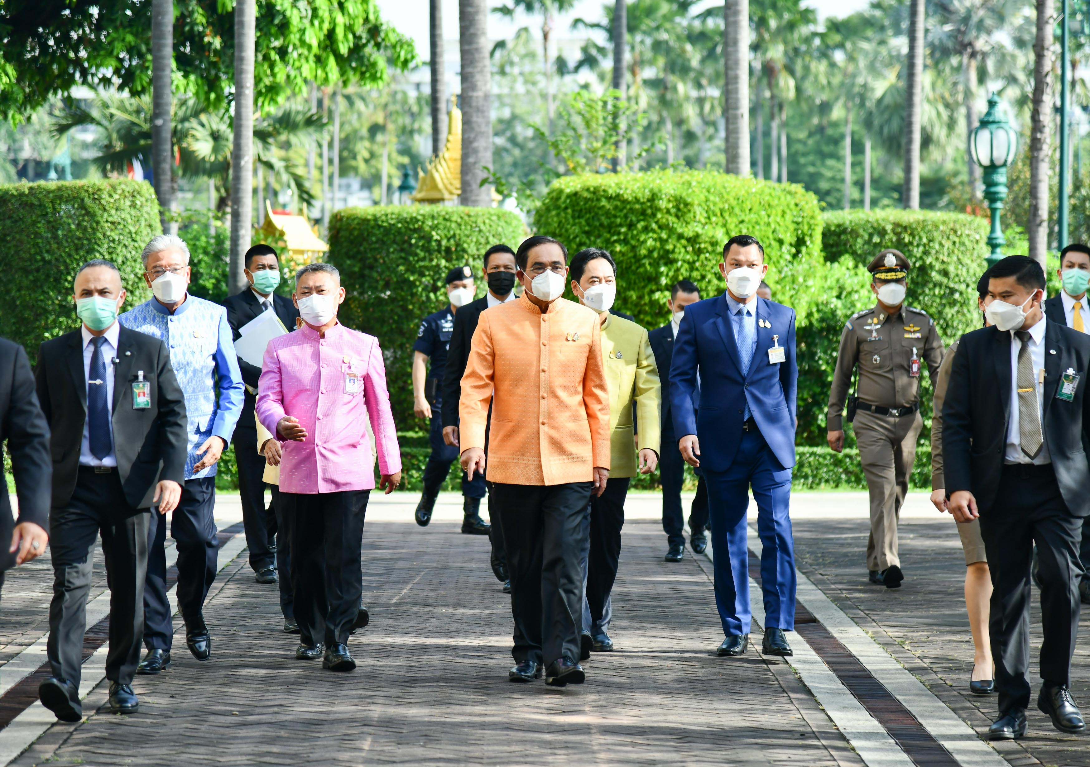 ครม.รุมซัก “อธิบดีแพทย์แผนไทยฯ” ปมประกาศสธ.ควบคุมกัญชา เจ้าตัวตอบไม่เคลียร์ “บิ๊กตู่” บอกไม่ใช่ไม่ให้ผ่าน รอ “อนุทิน” แจงเองสัปดาห์หน้า