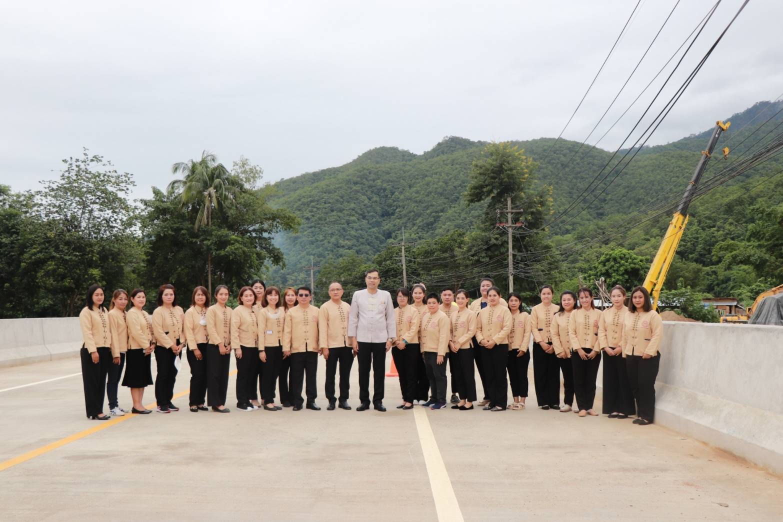 แม่ฮ่องสอน เปิดเส้นทางสัญจร สะพานข้ามลำห้วยแม่สะมาด 1