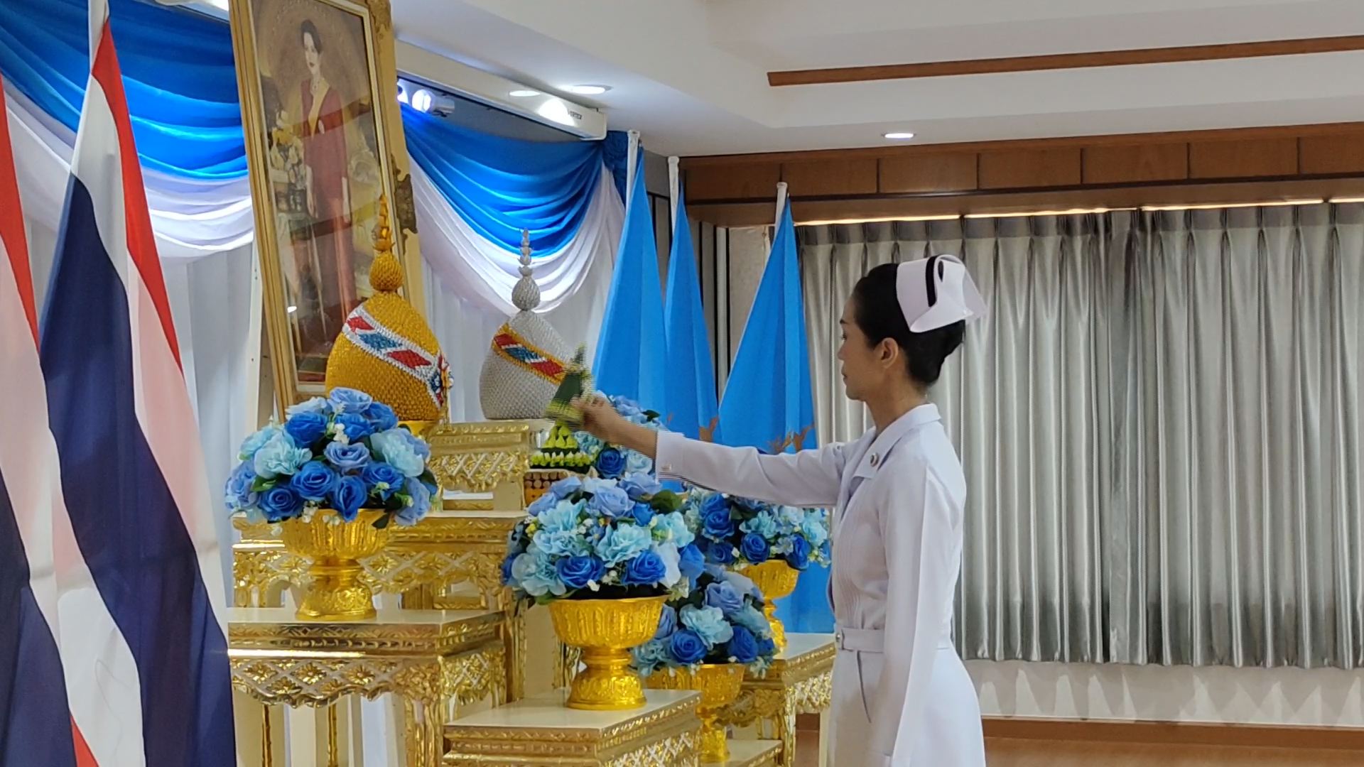 วิทยาลัยพยาบาลบรมราชชนนี ชัยนาท จัดพิธีถวายพระพรชัยมงคล เฉลิมพระเกียรติและพิธีไหว้ครู มอบแถบหมวก เข็มชั้นปี 