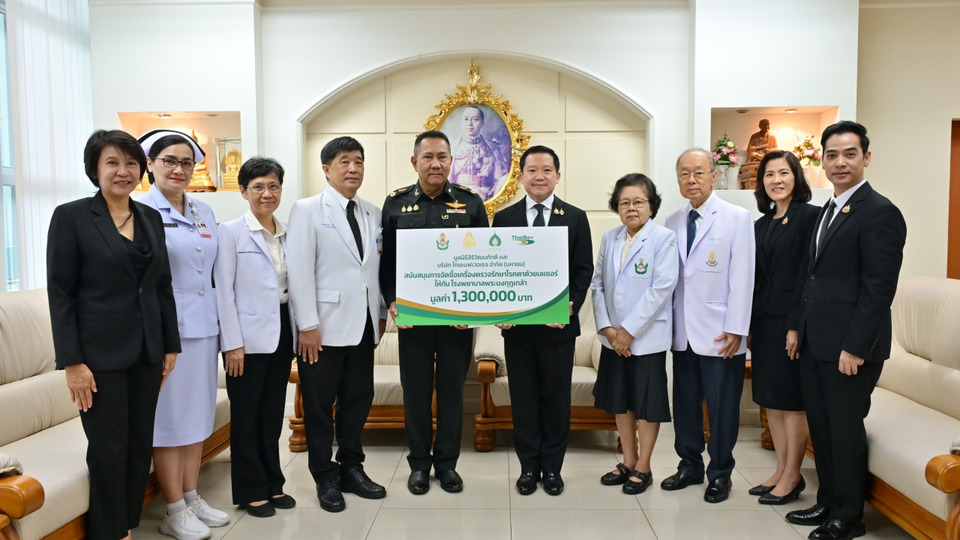 มูลนิธิสิริวัฒนภักดี-ไทยเบฟ สนับสนุนเครื่องเลเซอร์ตรวจรักษาโรคตา มอบ รพ.พระมงกุฎเกล้า ยกระดับแพทย์