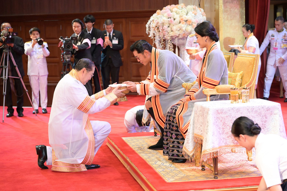 จุฬาฯ ทูลเกล้าฯ ถวายปริญญาดุษฎีบัณฑิตกิตติมศักดิ์  แด่กษัตริย์จิกมี–ราชินี แห่งราชอาณาจักรภูฏาน