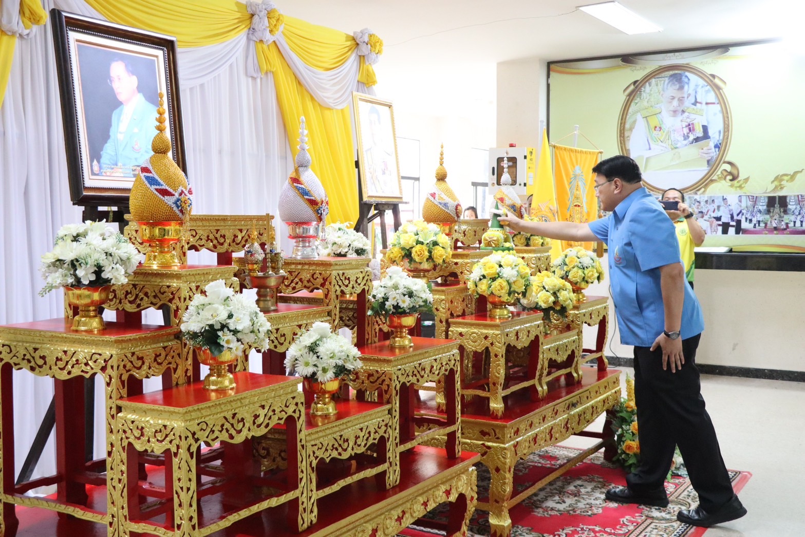 สตูลจัดพิธีมอบข้าวสารโครงการเฉลิมพระเกียรติพระบาทสมเด็จพระเจ้าอยู่หัวเพื่อนำช่วยเหลือผู้ประสบภัยน้ำท่วม 