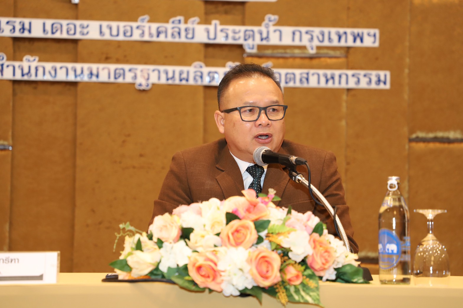 สมอ.เตรียมเพิ่มอะแดปเตอร์-เครื่องทอดน้ำมันท่วมเชิงพาณิชย์เป็นสินค้าควบคุม  