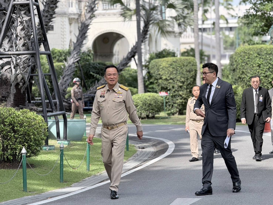 นายกฯ บอกจะพยายามทำ “คนละครึ่งพลัส เฟส 2” ให้ทันก่อนยุบสภา ไม่ตอบหลัง “จักรภพ” วิจารณ์ ชี้ให้ไปถาม ปชช. 