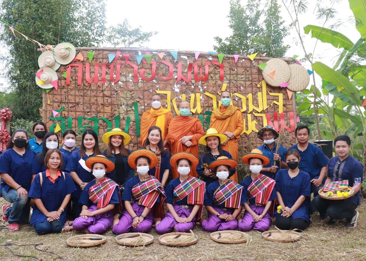 ห้วยหินพิทยาคม “ลงแขกเกี่ยวข้าว สืบสานไว้ฮอยมือพ่อแม่” 