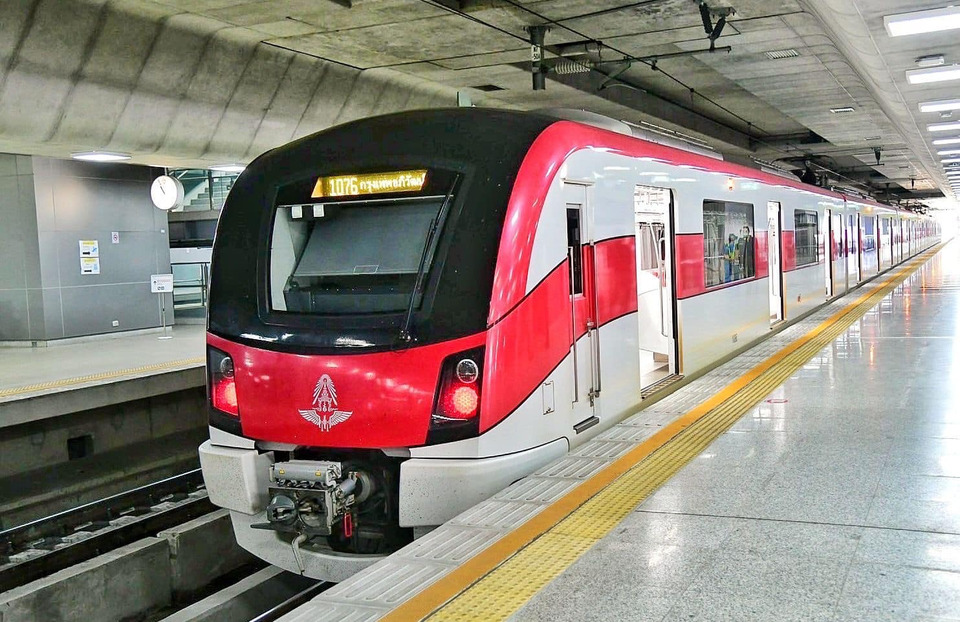 ระทึก! พนักงานขับรถไฟฟ้าสายสีแดงกรีดร้องกลางขบวน “กรมขนส่งฯ” สั่งพักงานชั่วคราวตรวจสอบข้อเท็จจริง
