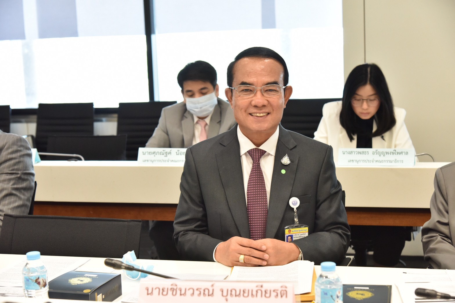 "3 พรรครบ."จับมือแน่นจ่อยื่นแก้รธน.รายมาตราแยก 5 ฉบับ ขอพปชร.ร่วมลงชื่อหนุน มั่นใจทันสมัยประชุมหน้า 