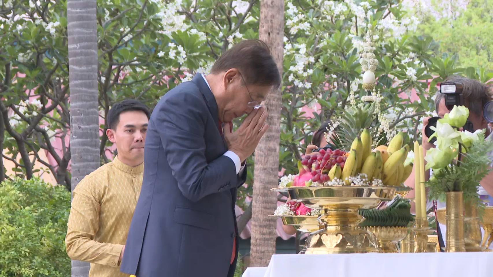 “พิชัย” เข้าทำงานวันแรก ลั่นเตรียมคุยผู้ว่าฯธปท. ยุติปัญหา “นายกฯ - อุ๊งอิ๊ง” ขัดแย้ง หวังนโยบายการเงิน-คลังเดินไปด้วยกัน 
