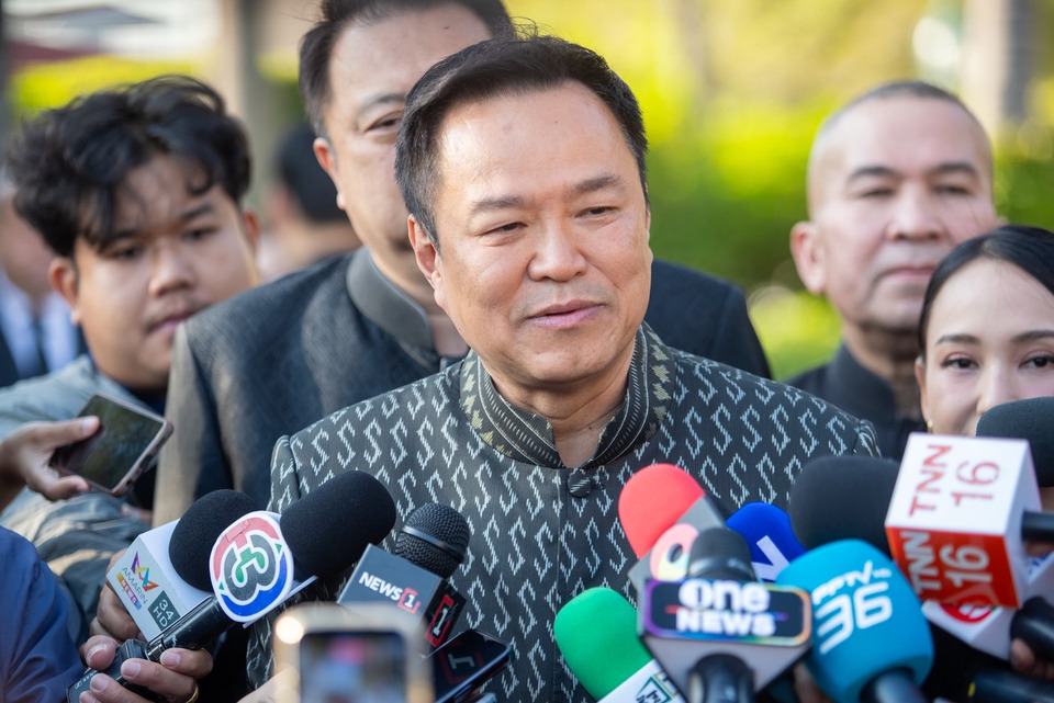 “อนุทิน” ขอการเลือกตั้งเรียบร้อย หวังได้เก้าอี้สส.กทม. เมิน นิด้าโพล “อภิสิทธิ์” นำ ปัดกระแส “นิพิฏฐ์” ปูดล็อคเป้าอักษร “อ” นั่งนายกฯ 