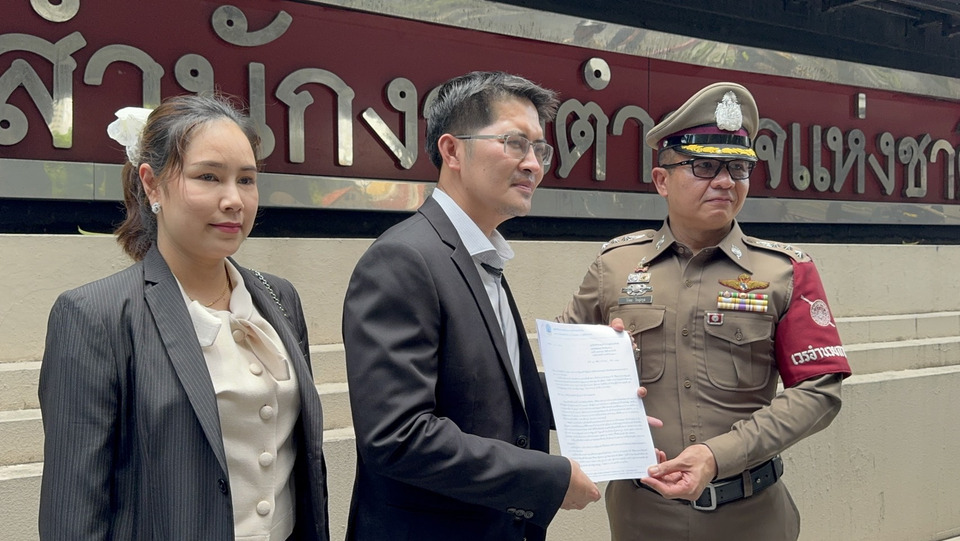 “เต้ มงคลกิตติ์” บุก สตช. จี้สอบปืน “อนุทิน-ภรรยา” เสนอสุ่มค้นรถนักการเมือง ลามถึงองค์กรอิสระ