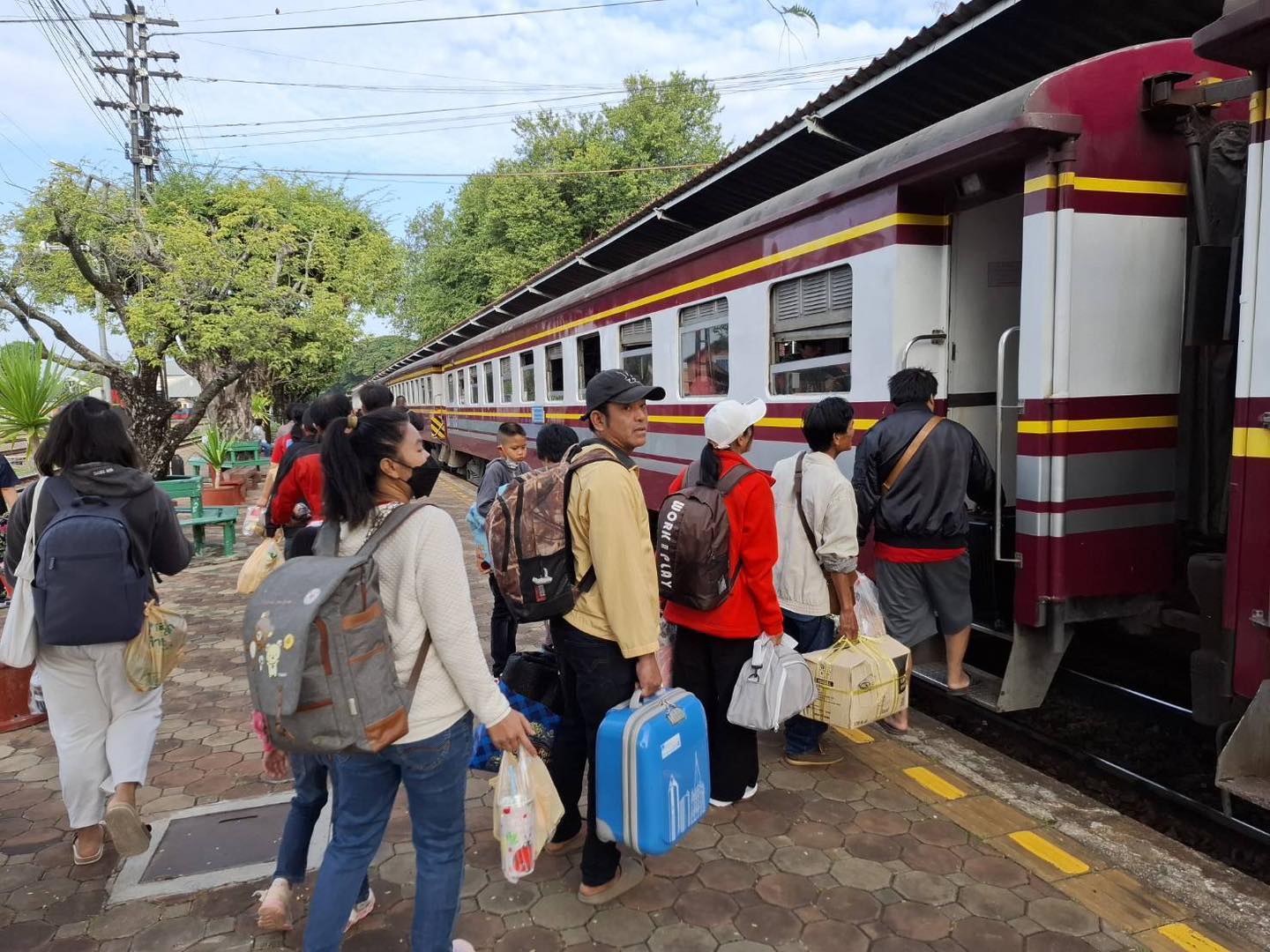 "การรถไฟฯ" เสริมขบวนรถรองรับผู้โดยสารเดินทางกลับกรุงเทพฯ หลังสิ้นสุดวันปีใหม่ ย้ำไม่มีผู้โดยสารตกค้าง