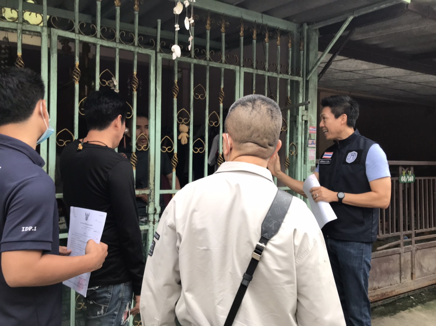 ป.ป.ท.นำกำลังจับกุมอดีตเทศกิจเขตปทุมวันรีดเงินนักท่องเที่ยวต่างชาติโดยละม่อมก่อนส่งฟ้องศาลวันพรุ่งนี้ 