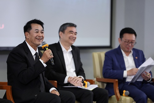 "ชลน่าน" สะท้อนวิกฤตการเมือง! อุปมาสภาโหวต "หมาเป็นแมว" เตือนระวัง “โจรขมองเพชร” เผย "พท." ให้ไฟเขียวร่วมวงสัมมนา
