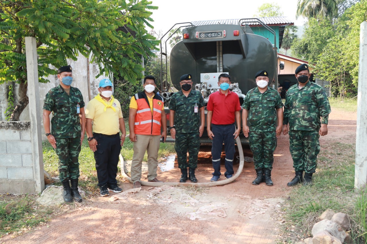 ศูนย์บรรเทาสาธารณภัยกองพันทหารม้าที่ 9  แจกจ่ายน้ำบรรเทาภัยแล้งชาวพิษณุโลก 