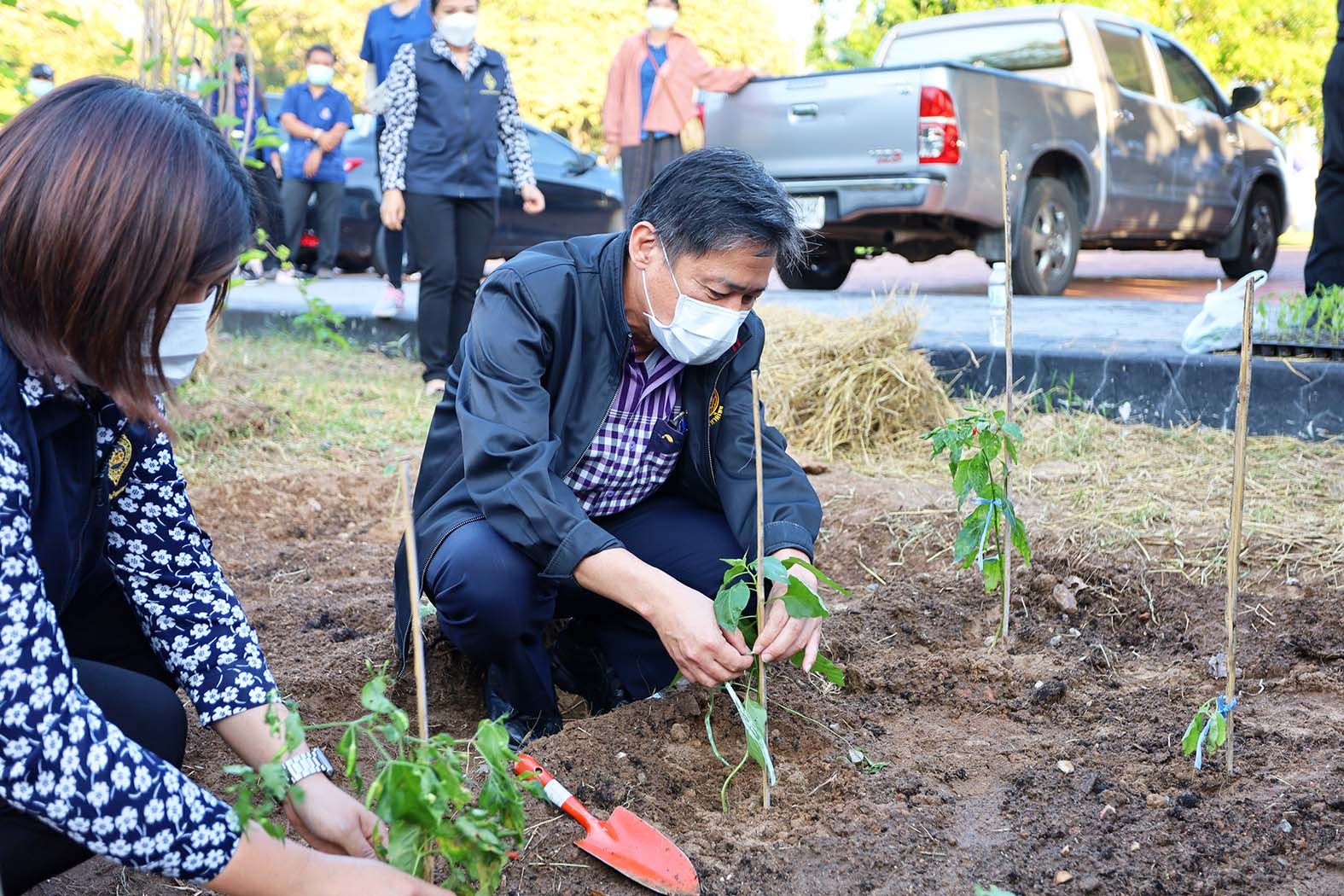 พ่อเมืองประจวบฯ ต้นแบบ เปิดจวน "บ้านนี้มีรัก ปลูกผักกินเอง" รณรงค์ให้ ปชช.พึ่งพาตนเอง