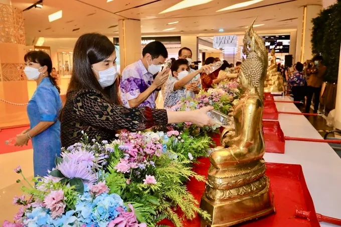 ประเพณีขึ้นปีใหม่ในเทศกาลสงกรานต์ราชสำนัก–ราษฎร