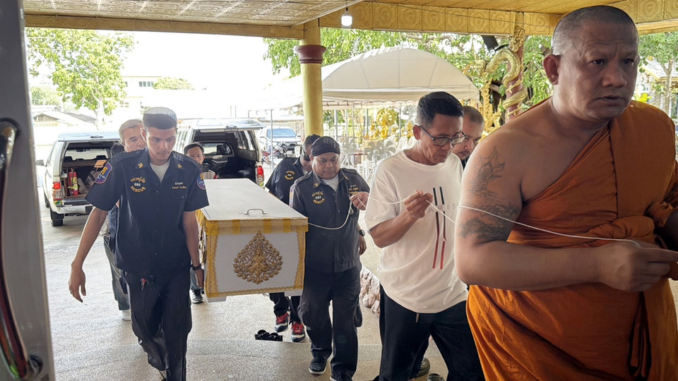 กู้ภัยส่งศพพ่อแม่ลูกเหยื่อแก๊งไอ้ป๋อง วัดจัดพิธีให้ฟรี เจ้าอาวาสเผยสุดหดหู่คดีโหด