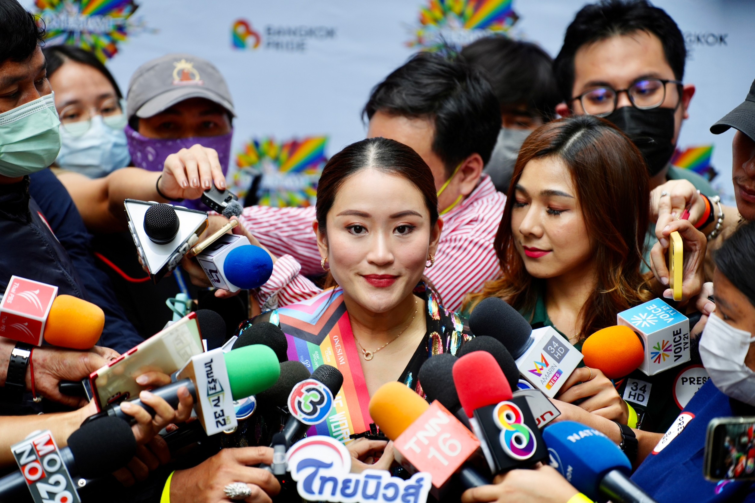 "แพทองธาร" ย้ำ "เพื่อไทย" สนับสนุนความหลากหลายทางเพศเต็มที่ ยัน "ทักษิณ" กลับบ้านเดือนก.ค. แต่ยังไม่รู้วัน ตื่นเต้นอยากไปรับกลับ