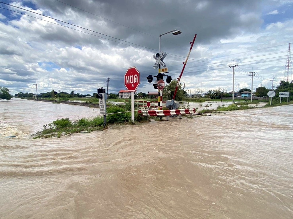 โคราชน้ำท่วมรางรถไฟขาด รฟท.ปิดเส้นทางบ้านเหลื่อม–หนองพลวง