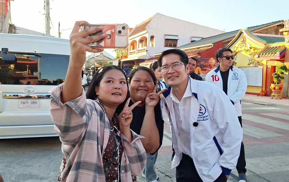 "สส.เต้" ชูทำปัตตานีเป็นดูไบแห่งที่ 2 เยาวชนแห่ชื่นชมนโยบายโลกอนาคต