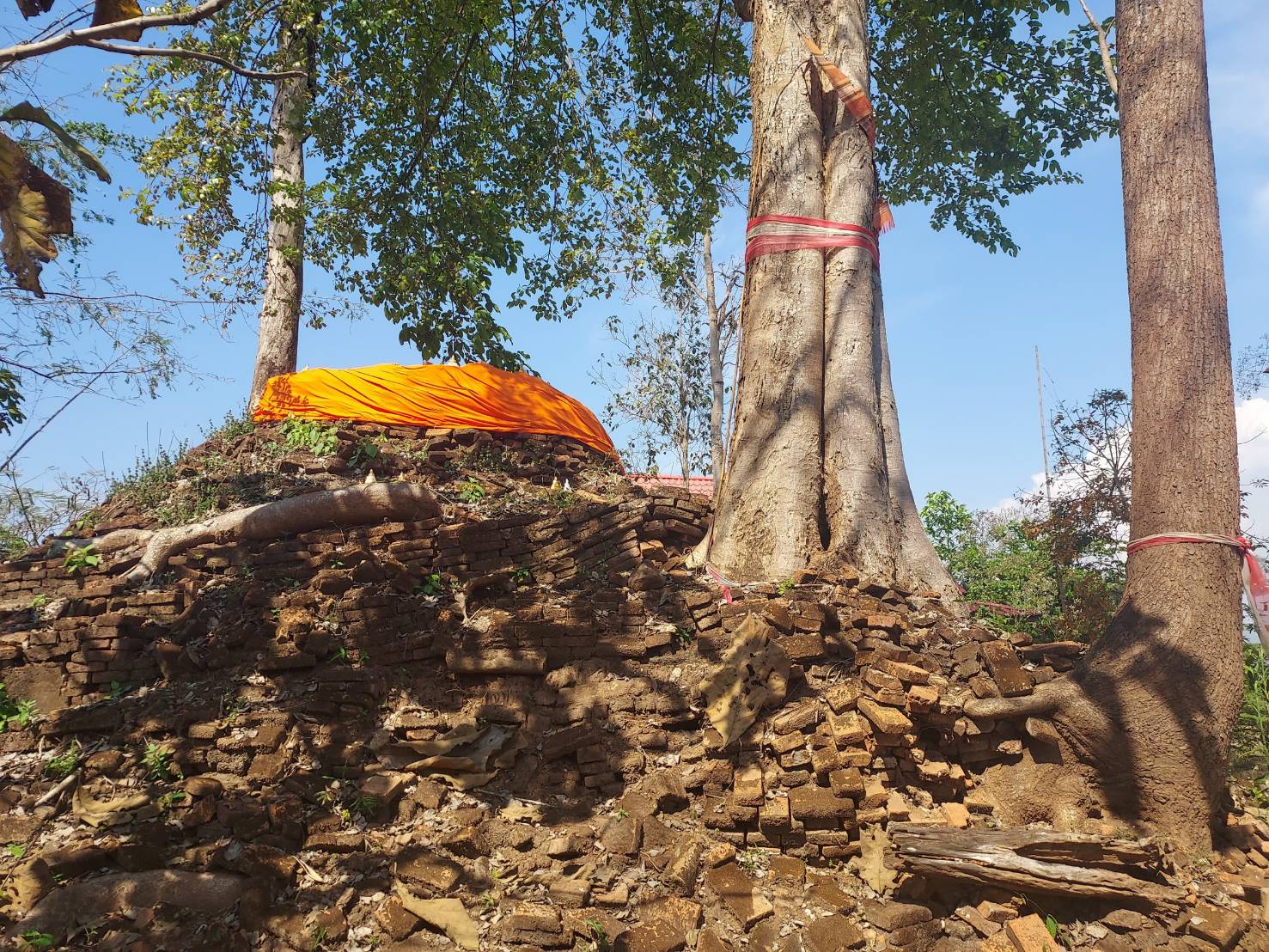 มหาสงกรานต์ 2565 เชิญชวนเที่ยวไหว้สักการะ“ พระธาตุเจดีย์ดอยหลวง “ อายุเก่าแก่ราว 400 ปี 