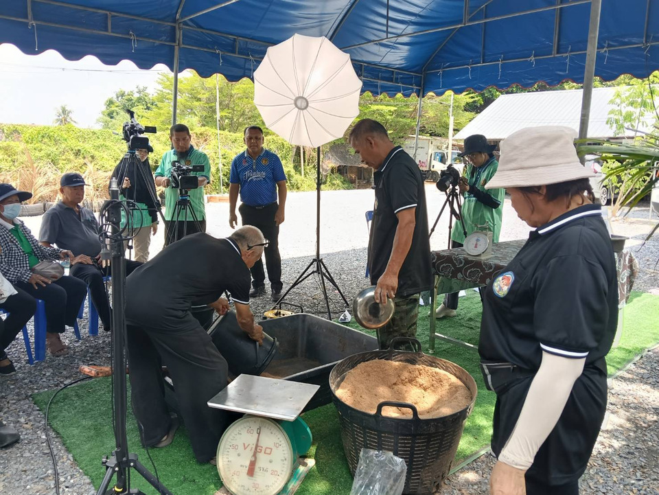 ถ่ายทำคลิปวีดีโอการสร้างอาชีพวิสาหกิจชุมชน 