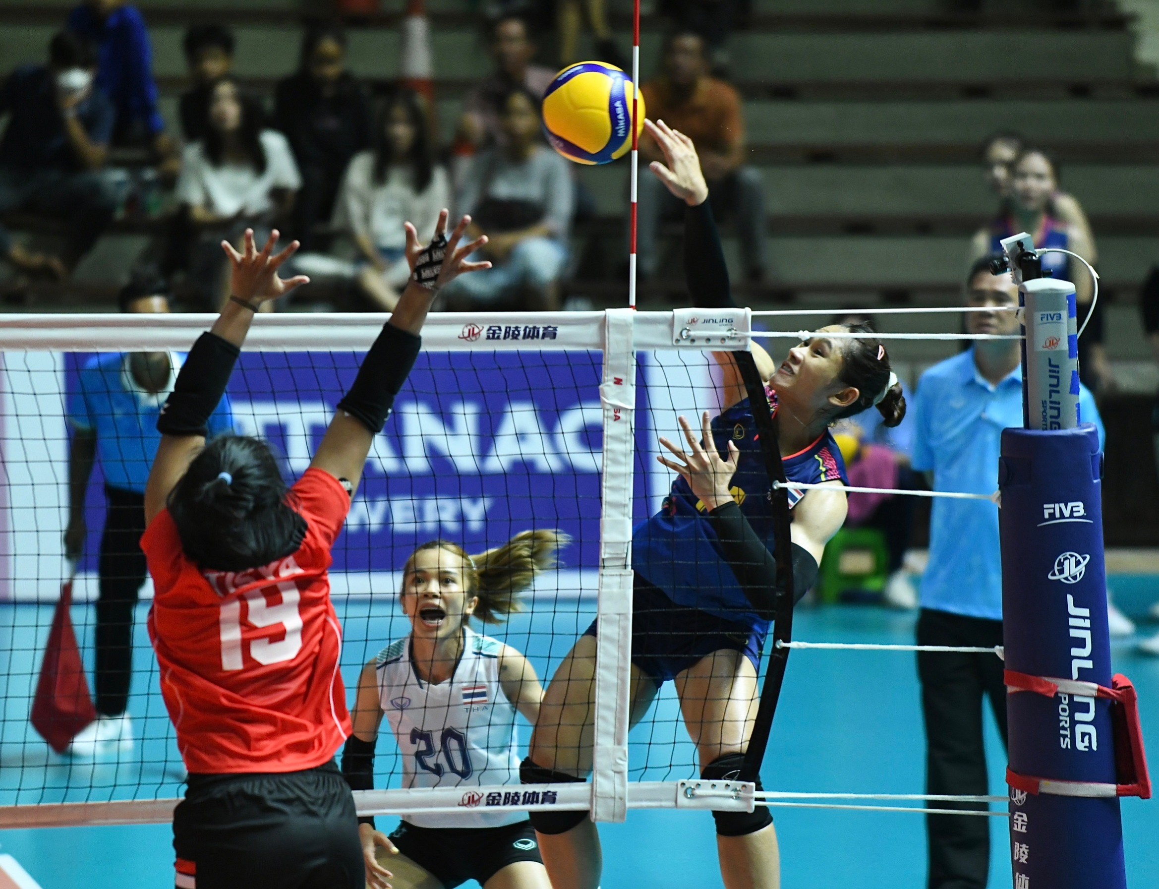 ตบไม่เลี้ยง! ''สาวไทย'' ฟอร์มหรู ทุบ ''อินโดฯ'' 3 เซต ศึกวอลเลย์บอลหญิง ซีเกมส์2023